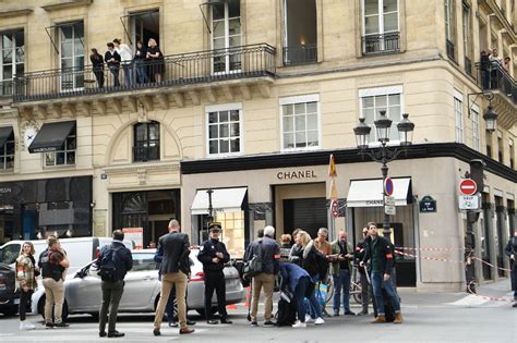 Braquage d’une boutique Chanel près de la place 